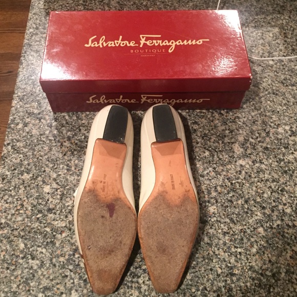 Salvatore Ferragamo tan and white flats - Picture 2 of 4