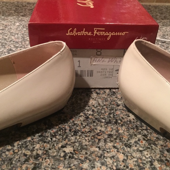 Salvatore Ferragamo tan and white flats - Picture 4 of 4