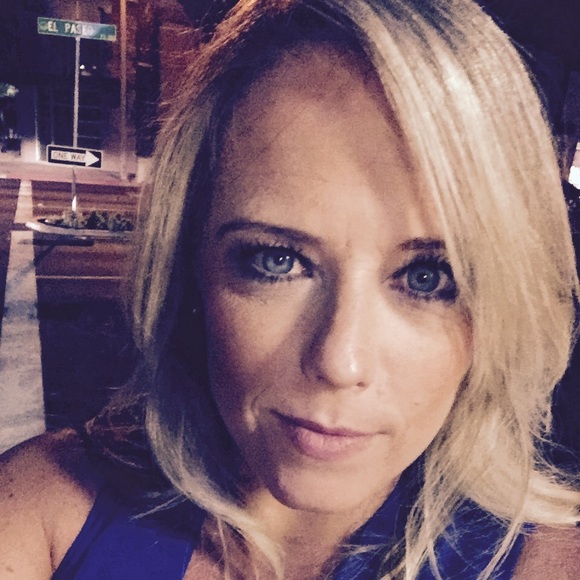 Meet your Posher, Deana - Picture 2 of 2