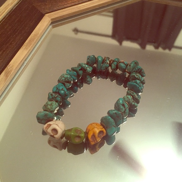 Turquoise beaded skull bracelet - Picture 1 of 2