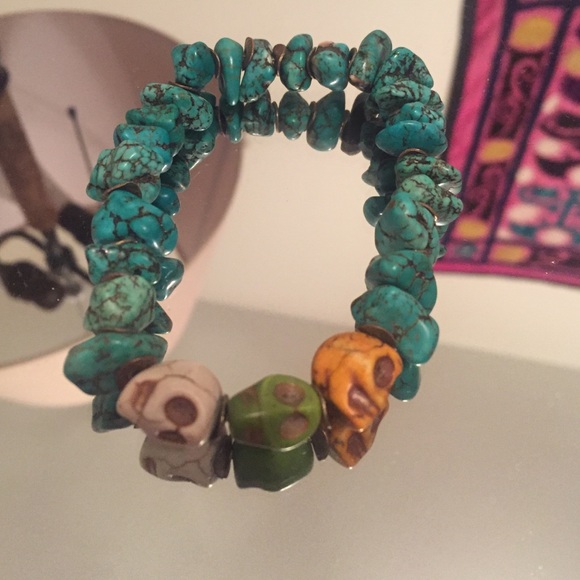 Turquoise beaded skull bracelet - Picture 2 of 2
