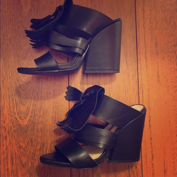Black wedge tassel heels