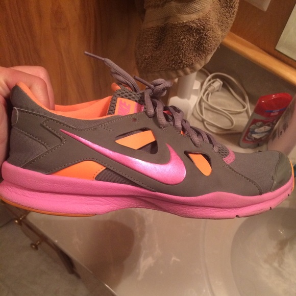 Neon Pink Nike shoes - Picture 1 of 4