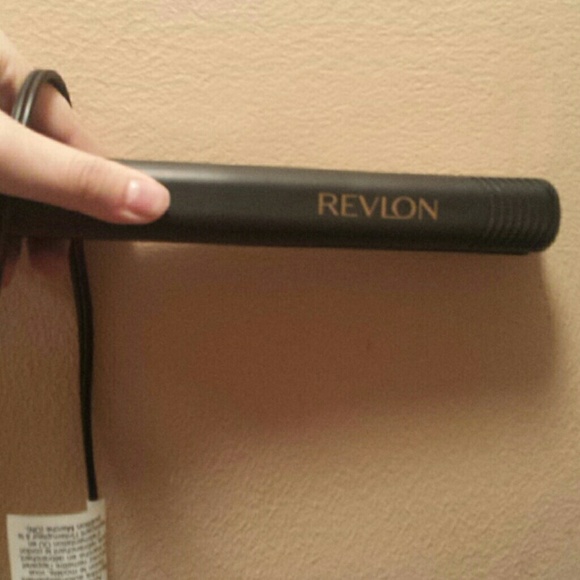 Revolon ceramic hair straightner
