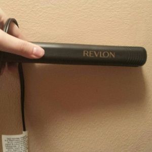 Revolon ceramic hair straightner