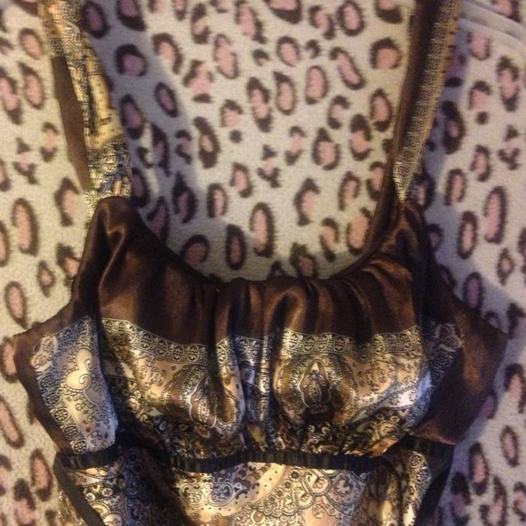 Nice top - Picture 3 of 3