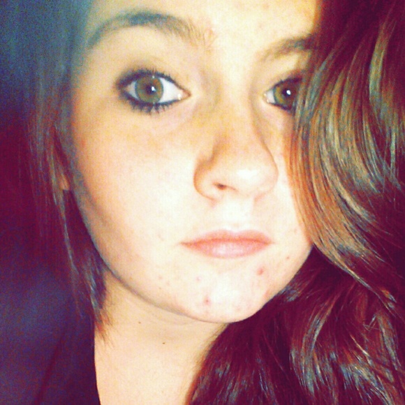 Meet your Posher, Alyssa - Picture 1 of 1