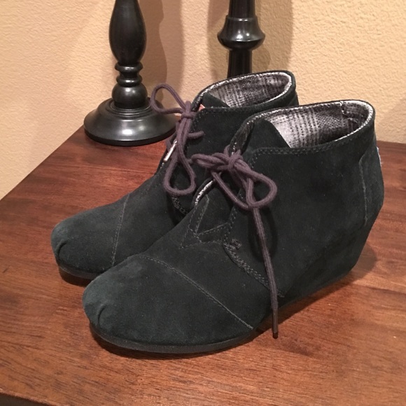 Previously loved Toms booties