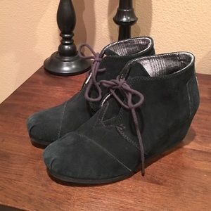 Previously loved Toms booties