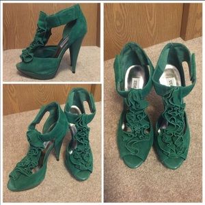 Steve Madden green suede heels
