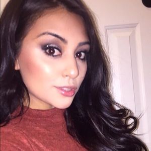 Meet your Posher, Monique