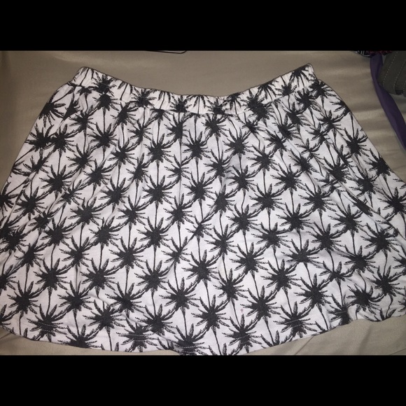 Palm tree skirt - Picture 1 of 2