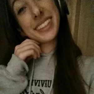 Meet your Posher, Danielle