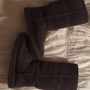 Tall grey Ugg boots