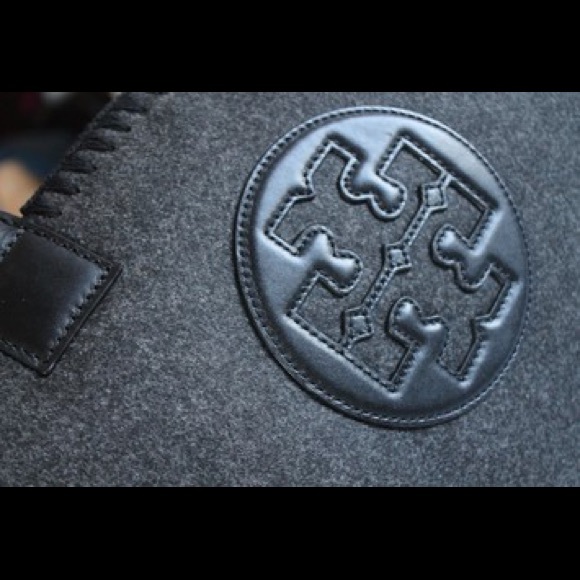 🚫SOLD🚫🎀TORY BURCH Ella Flannel Tote - Picture 2 of 4