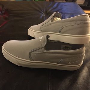 NIKE - Toki Slip Txt (Men shoes size 9)