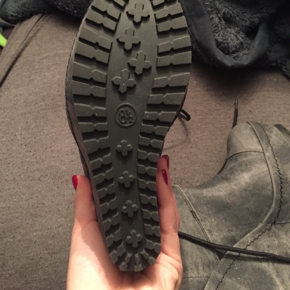 Shoes/heels - Picture 2 of 4