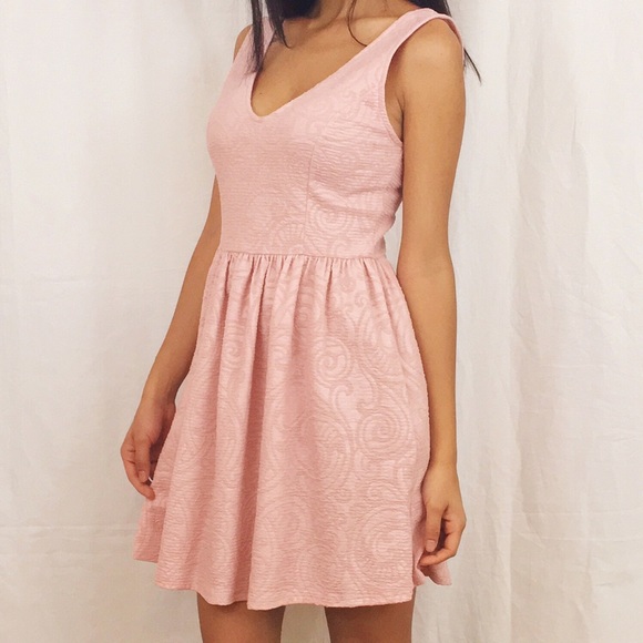 SALE‼️Pink flared dress - Picture 3 of 3