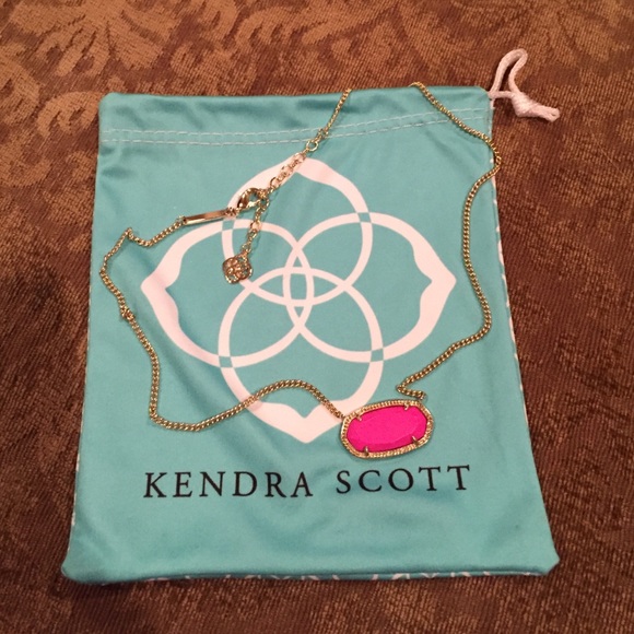 Kendra Scott necklace