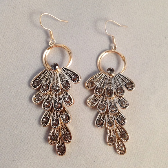 [Yacsie_91] Nude peacock design earrings