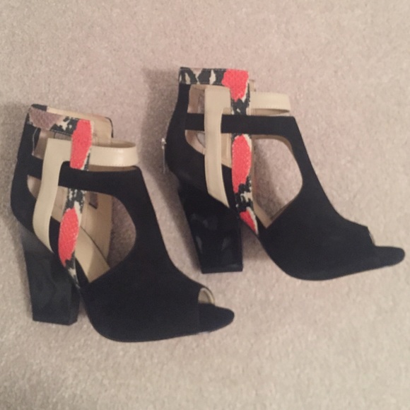 Calvin Klein | Black Geocut Heel