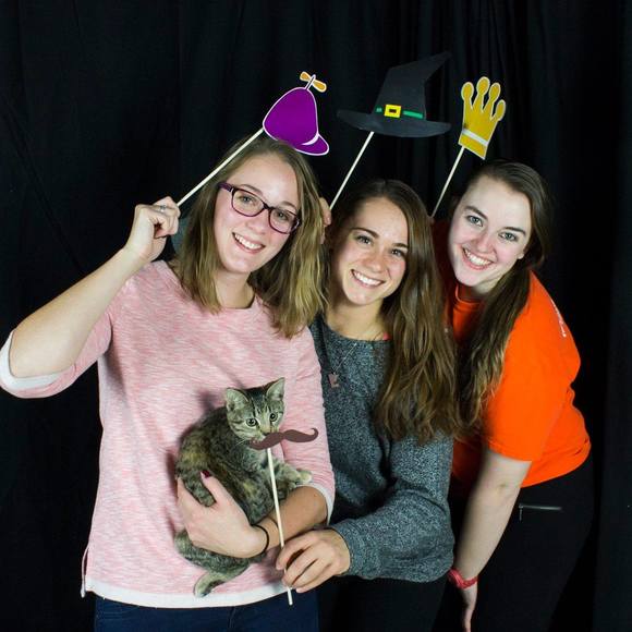 Meet your Posher, Caroline