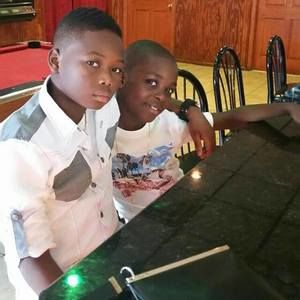 Meet your Posher, Sharon bumpa