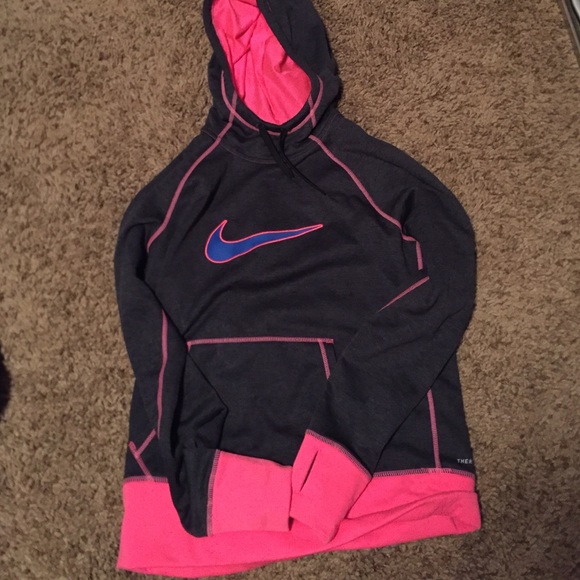 Nike women's therma fit hoodie