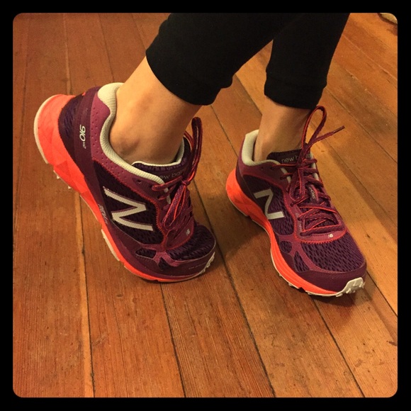 Women's New Balance trainers/runners in a size 7.