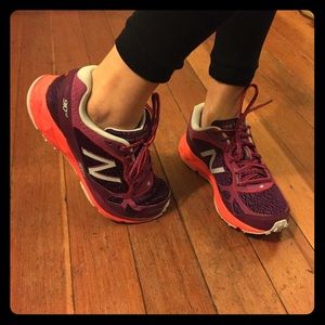 Women's New Balance trainers/runners in a size 7.