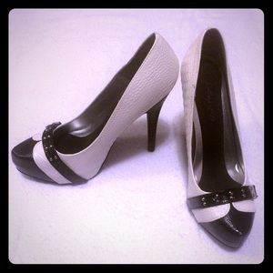 Offers welcome! black and white platform pumps