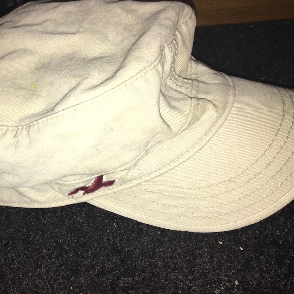 NEVER WORN HOLLISTER HAT