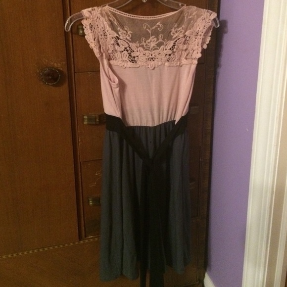Dress - Picture 3 of 4