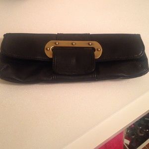 Black clutch