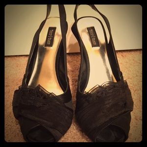 *PRICEDROP* White House Black Market  Ruffle Pumps