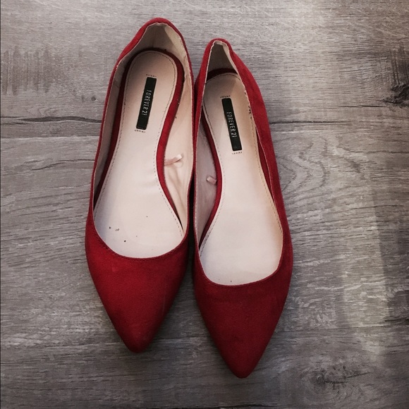 Really cute red flats.