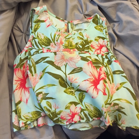 Flash sale! Tropical Flowy Crop Top