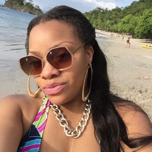 Meet your Posher, Nechelle