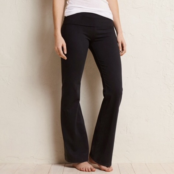 NWOT Aerie yoga flare! In black!