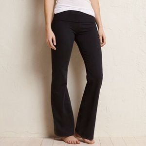 NWOT Aerie yoga flare! In black!