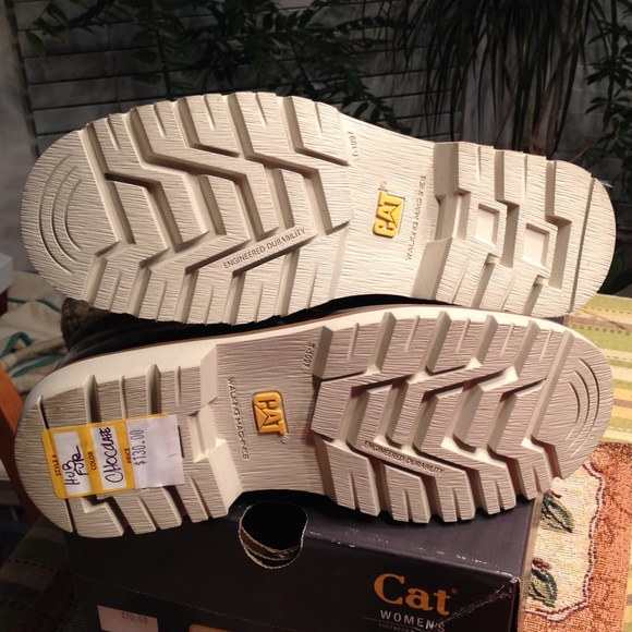 **SALE**NWT in Box  CAT ankle height women's boot, - Picture 3 of 4