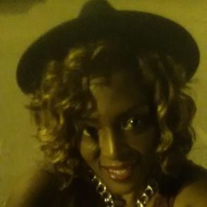 Meet your Posher, Bee