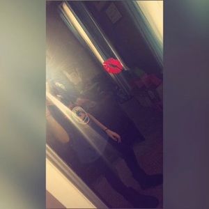 Meet your Posher, Johnelle