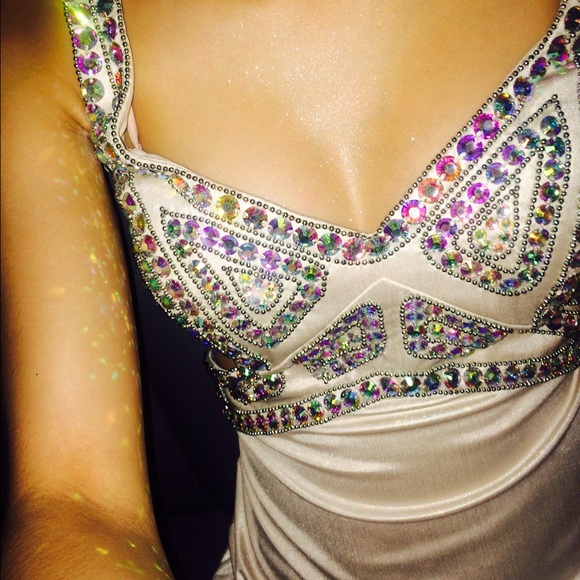 PROM DRESS 🎀 - Picture 2 of 4