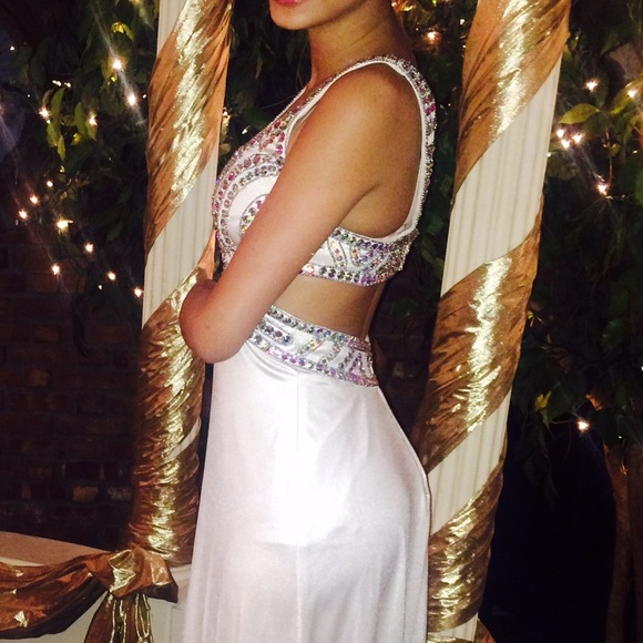 PROM DRESS 🎀 - Picture 3 of 4