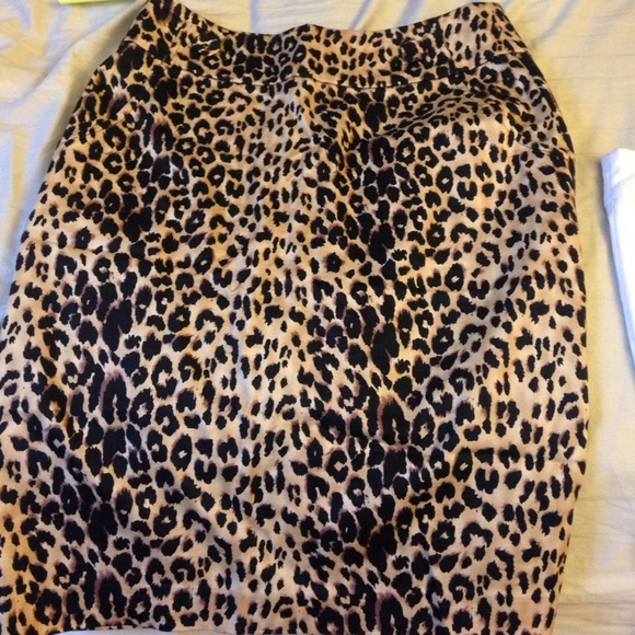 Leopard print pencil skirt