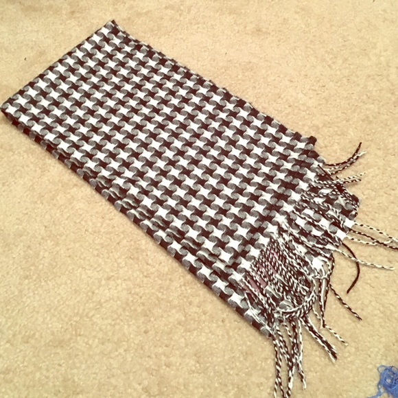 Houndstooth scarf