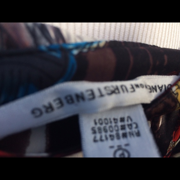 Diane Von Furstenberg silk Key top size 6 - Picture 2 of 4