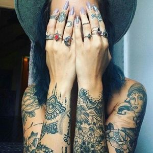 Meet your Posher, Taina