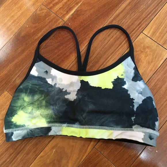 Lululemon flow y bra size 4 - Picture 1 of 4